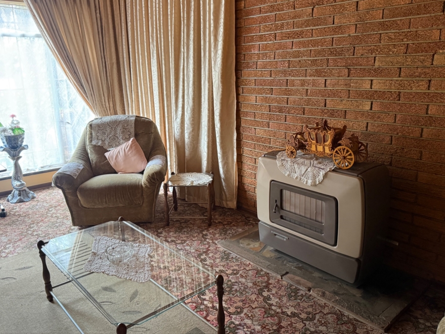 5 Bedroom Property for Sale in Elspark Gauteng