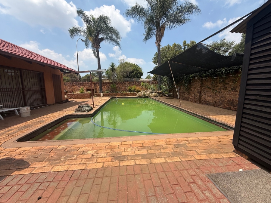 5 Bedroom Property for Sale in Elspark Gauteng