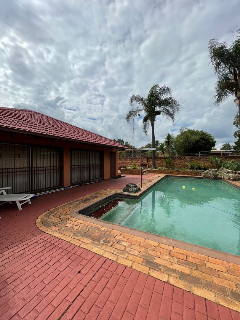 5 Bedroom Property for Sale in Elspark Gauteng