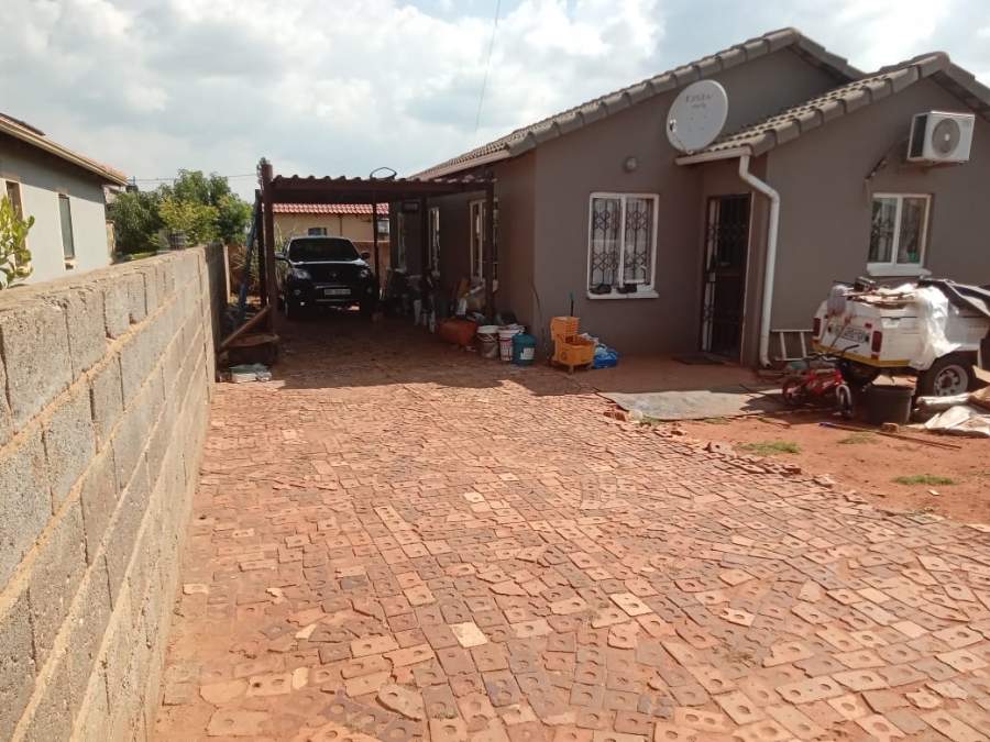 3 Bedroom Property for Sale in Protea Glen Gauteng