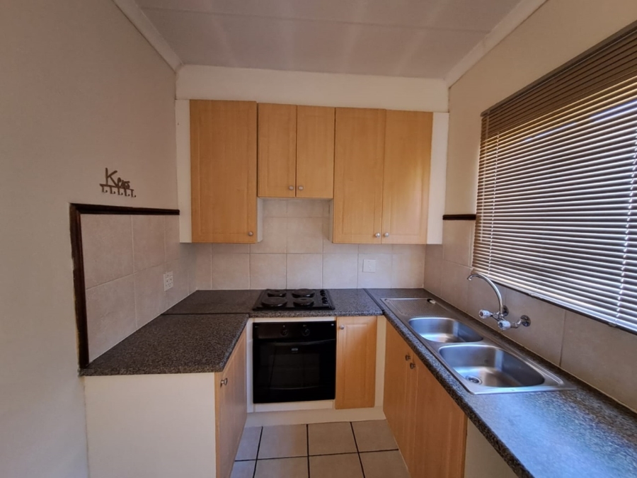 2 Bedroom Property for Sale in Monavoni Gauteng
