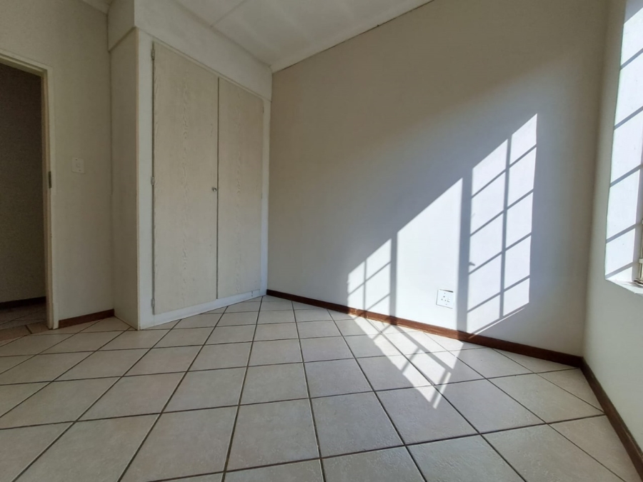 2 Bedroom Property for Sale in Monavoni Gauteng