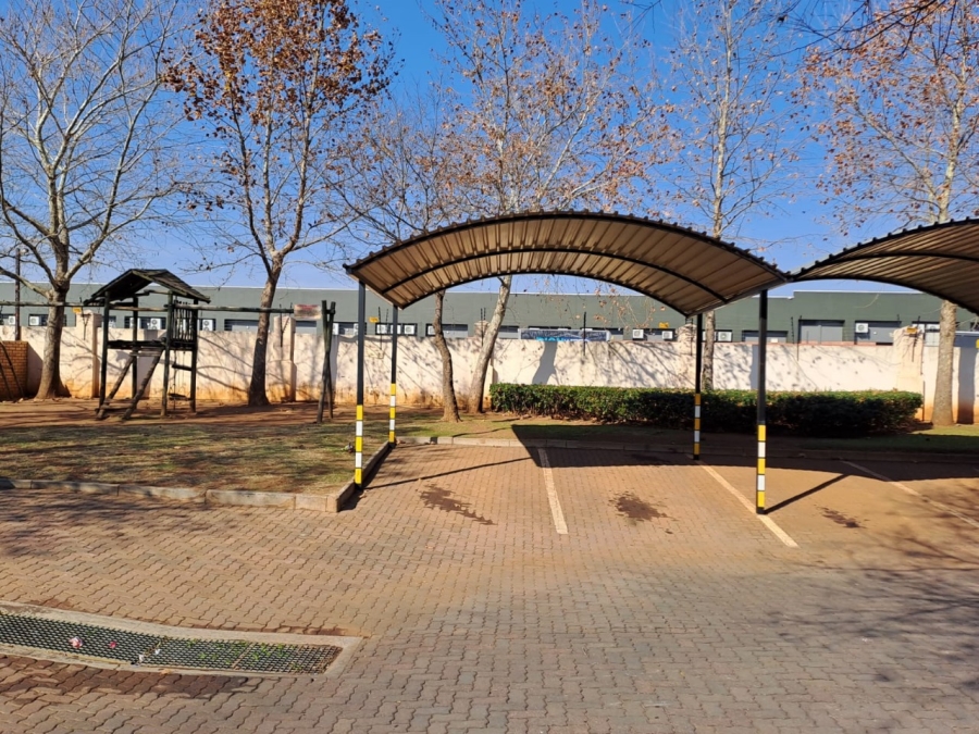 2 Bedroom Property for Sale in Monavoni Gauteng