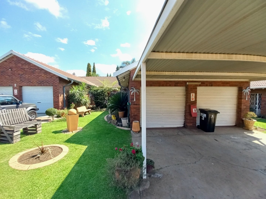 3 Bedroom Property for Sale in Rustivia Gauteng