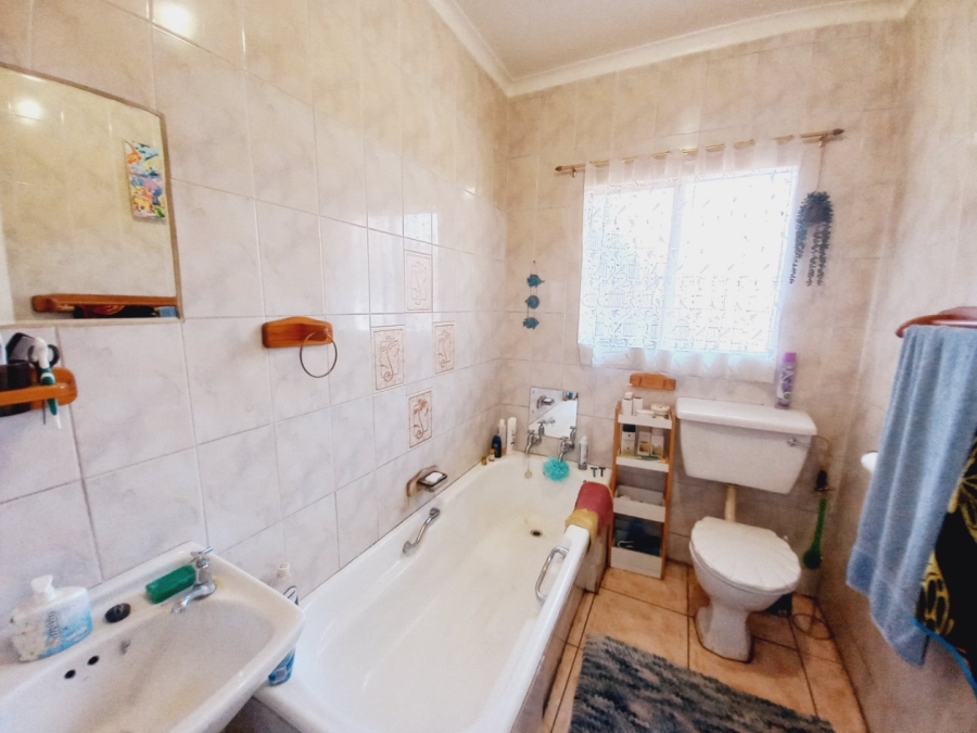 3 Bedroom Property for Sale in Rustivia Gauteng