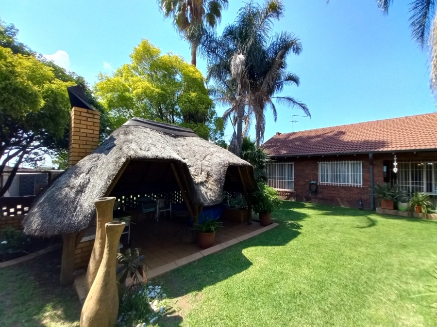 3 Bedroom Property for Sale in Rustivia Gauteng