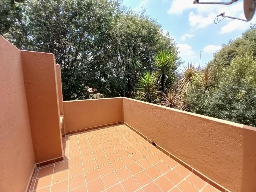 2 Bedroom Property for Sale in Buurendal Gauteng