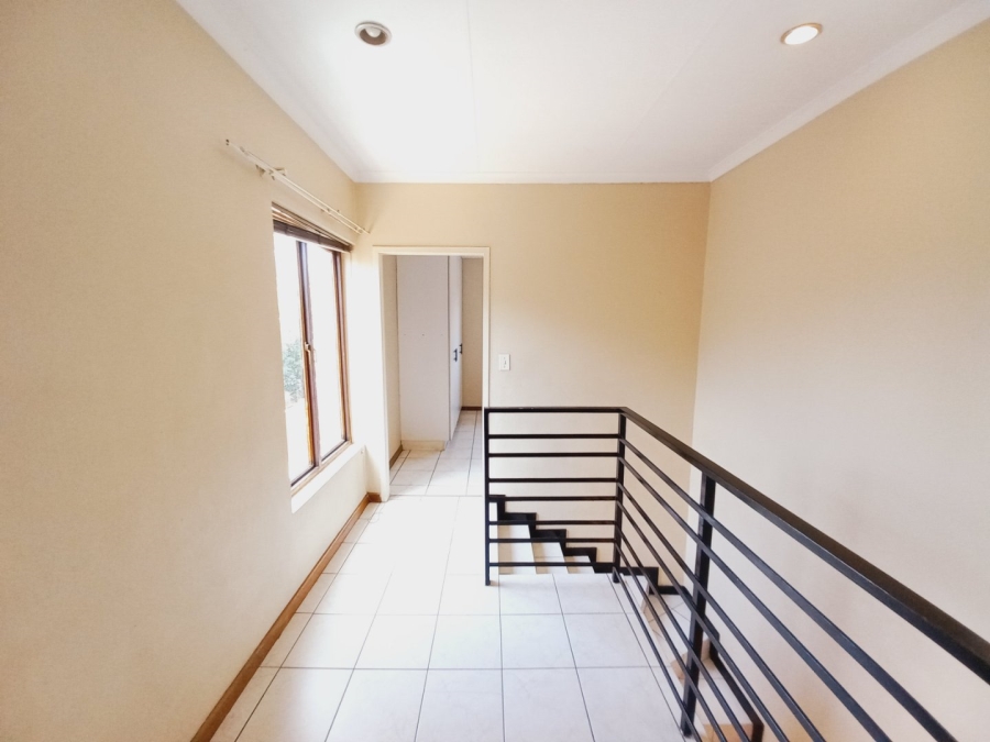 2 Bedroom Property for Sale in Buurendal Gauteng