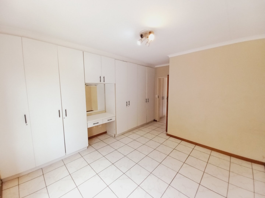 2 Bedroom Property for Sale in Buurendal Gauteng