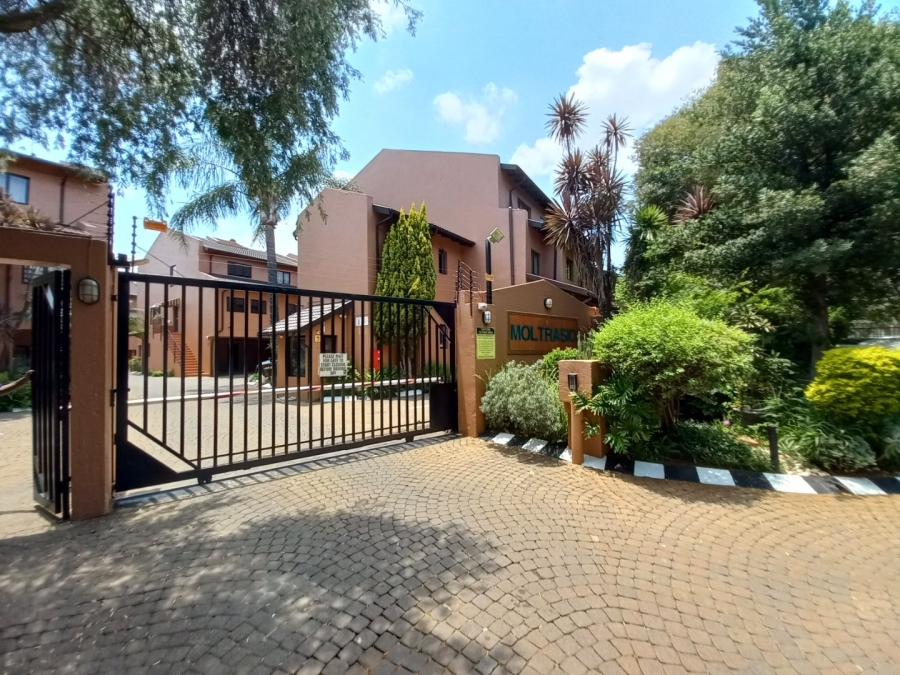 2 Bedroom Property for Sale in Buurendal Gauteng