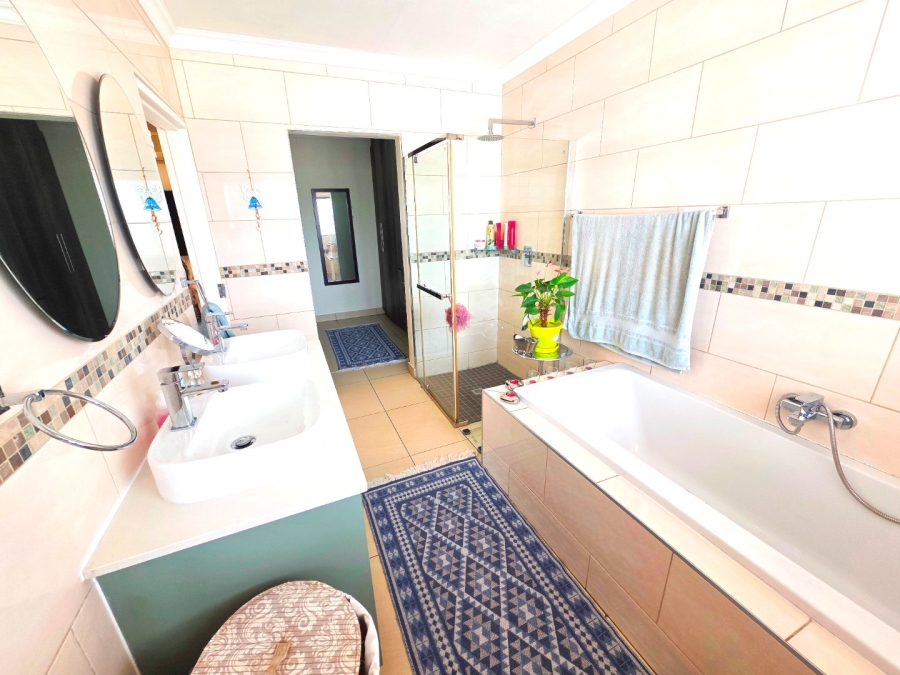 4 Bedroom Property for Sale in Meyersdal Gauteng