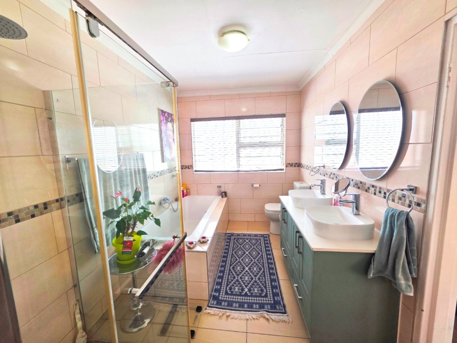 4 Bedroom Property for Sale in Meyersdal Gauteng