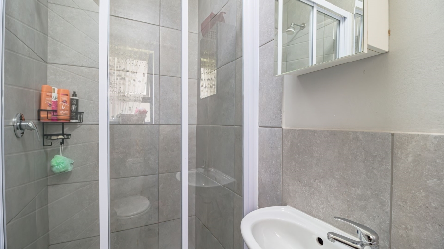 2 Bedroom Property for Sale in Norton Home Estate AH Gauteng