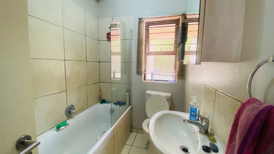 2 Bedroom Property for Sale in The Stewards Gauteng
