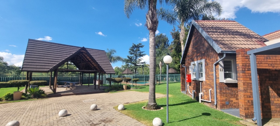 2 Bedroom Property for Sale in Glen Marais Gauteng