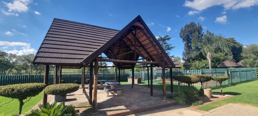 2 Bedroom Property for Sale in Glen Marais Gauteng