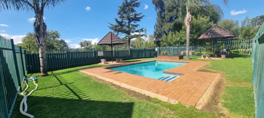 2 Bedroom Property for Sale in Glen Marais Gauteng