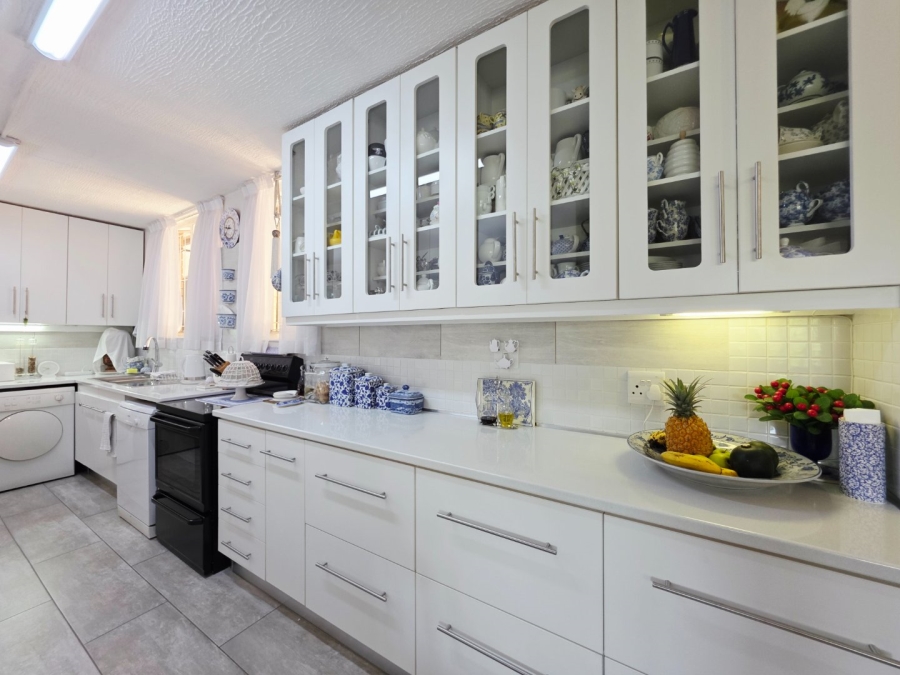 3 Bedroom Property for Sale in La Montagne Gauteng