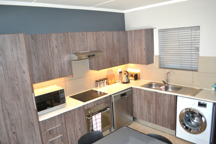 To Let 2 Bedroom Property for Rent in Atholl Gauteng