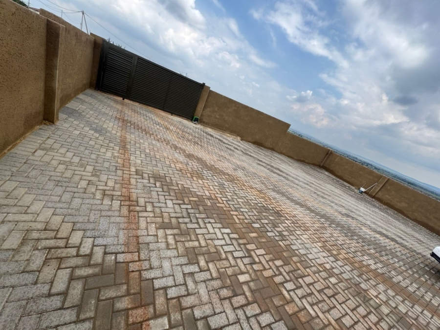  Bedroom Property for Sale in Mohlakeng Gauteng