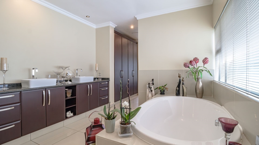 5 Bedroom Property for Sale in Serengeti Lifestyle Estate Gauteng