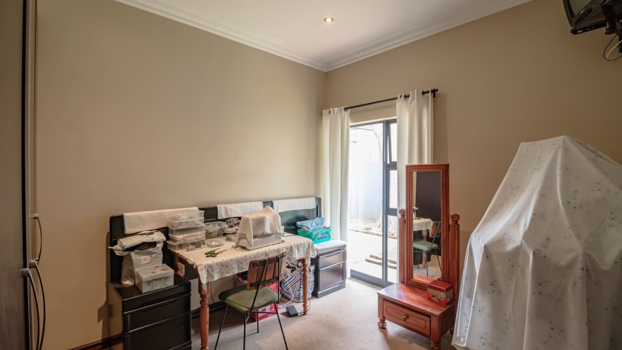 5 Bedroom Property for Sale in Serengeti Lifestyle Estate Gauteng