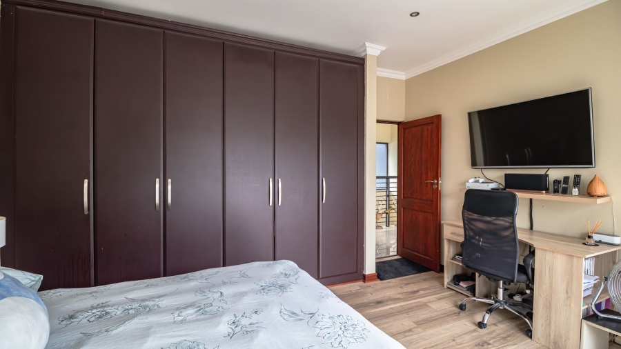 5 Bedroom Property for Sale in Serengeti Lifestyle Estate Gauteng