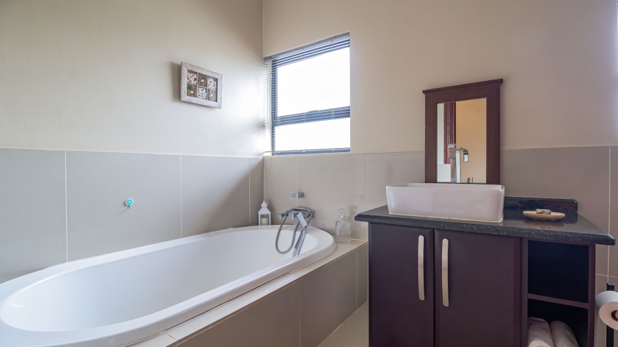 5 Bedroom Property for Sale in Serengeti Lifestyle Estate Gauteng