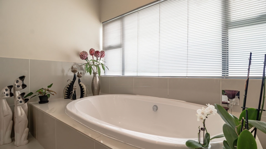 5 Bedroom Property for Sale in Serengeti Lifestyle Estate Gauteng