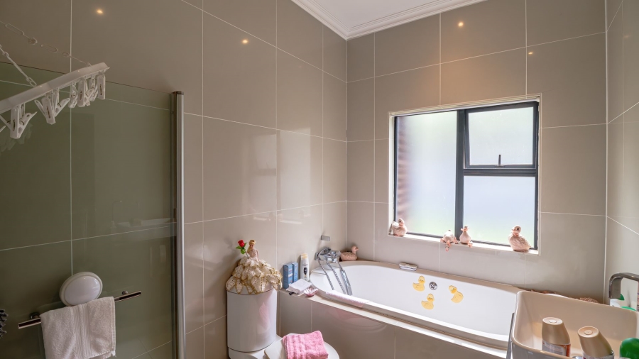 5 Bedroom Property for Sale in Serengeti Lifestyle Estate Gauteng