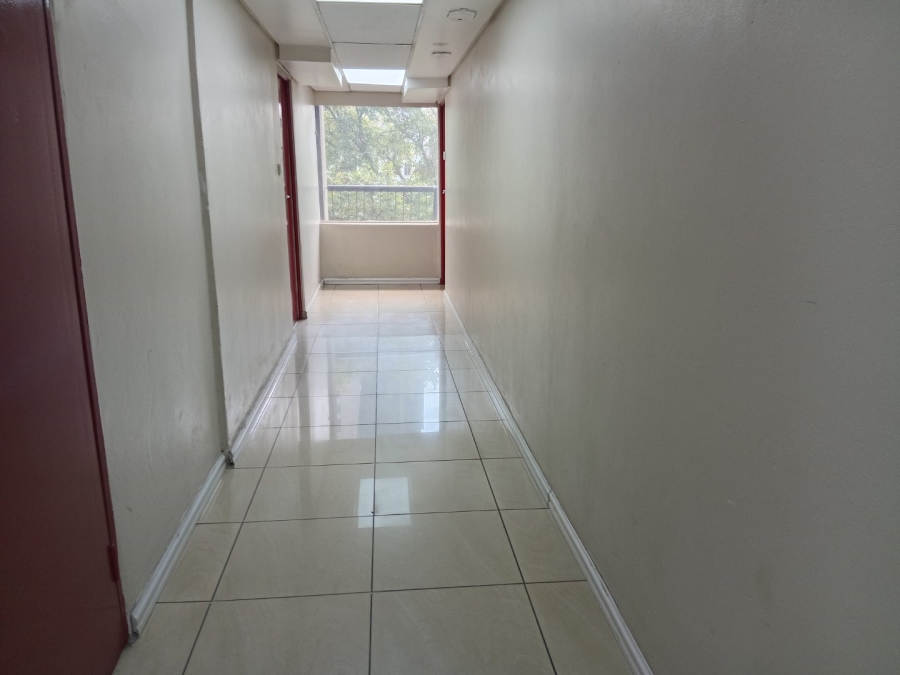 To Let 1 Bedroom Property for Rent in Braamfontein Gauteng