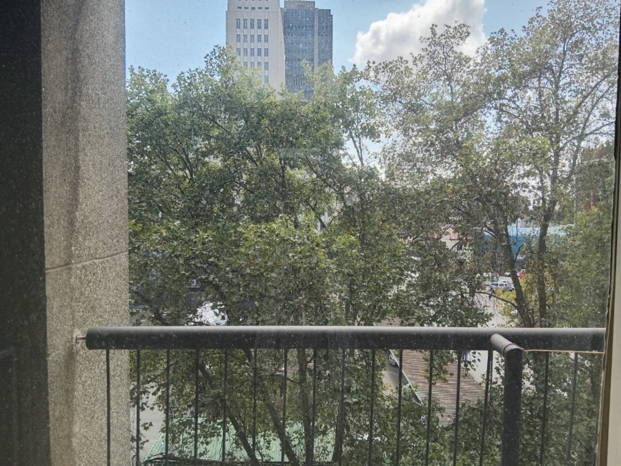 To Let 1 Bedroom Property for Rent in Braamfontein Gauteng