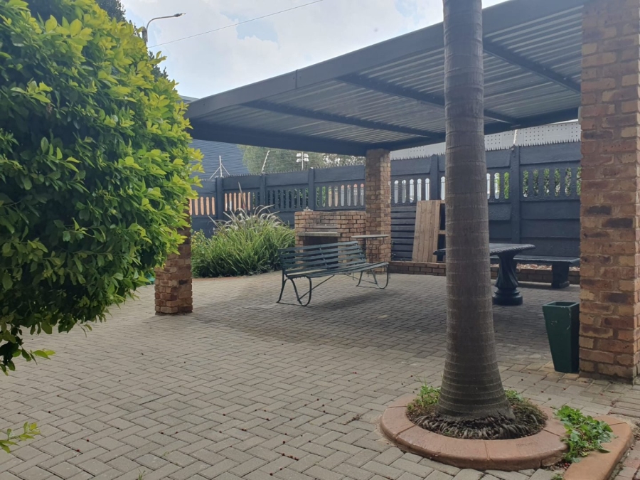 To Let 2 Bedroom Property for Rent in Edenvale Central Gauteng
