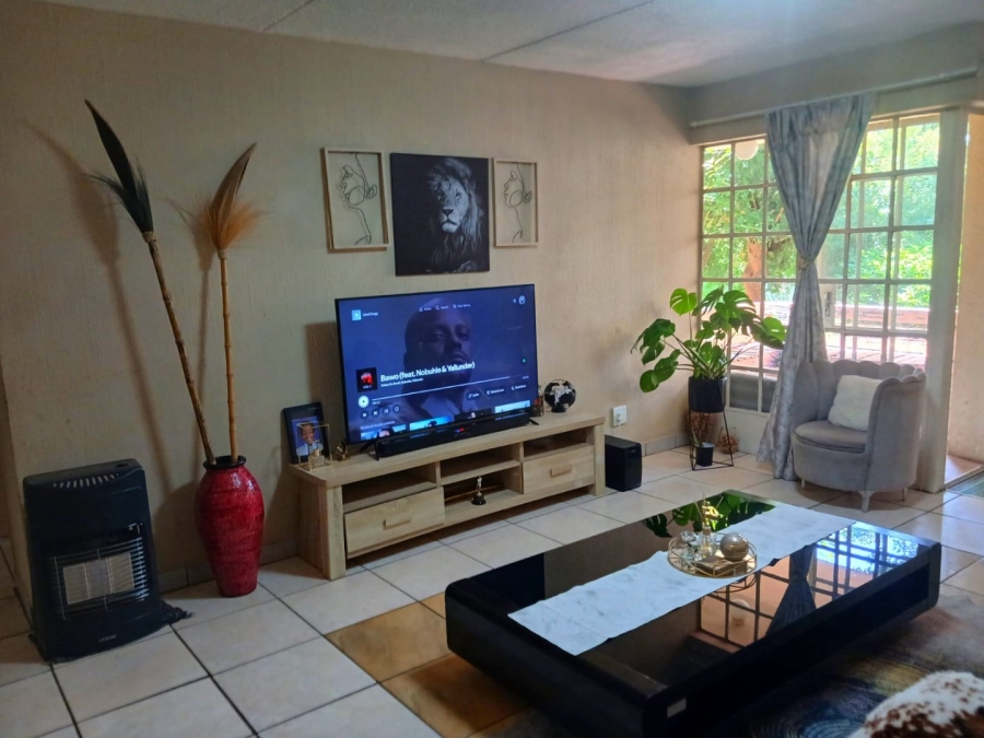2 Bedroom Property for Sale in Noordwyk Gauteng