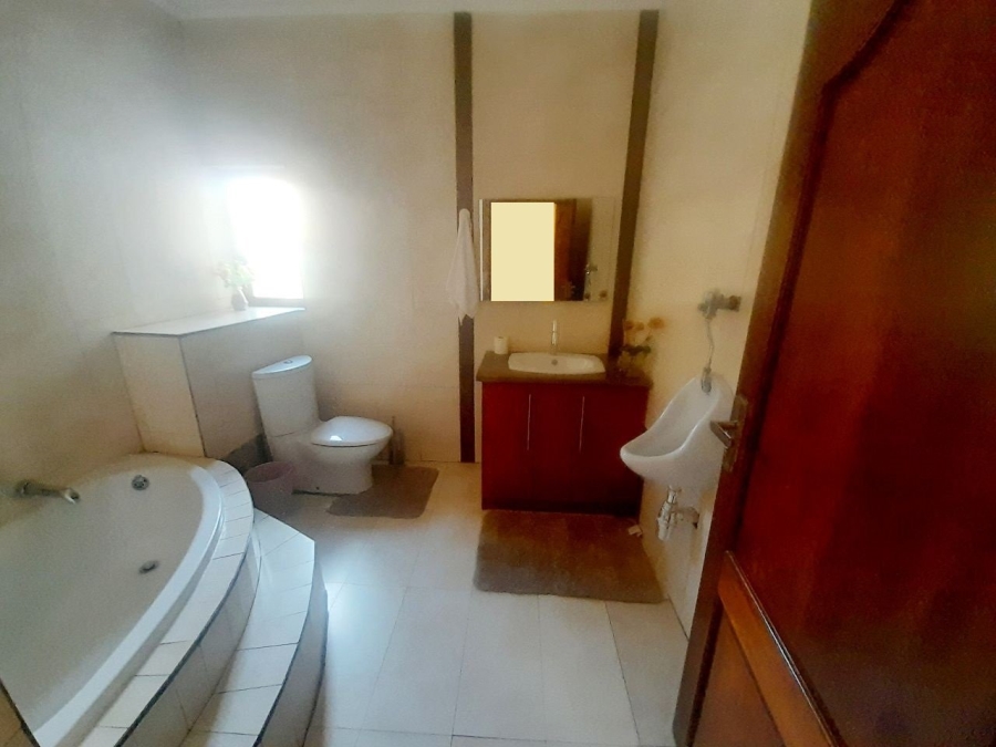 7 Bedroom Property for Sale in Sagewood Gauteng