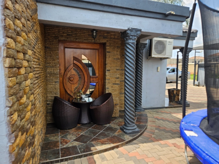 3 Bedroom Property for Sale in Birch Acres Gauteng