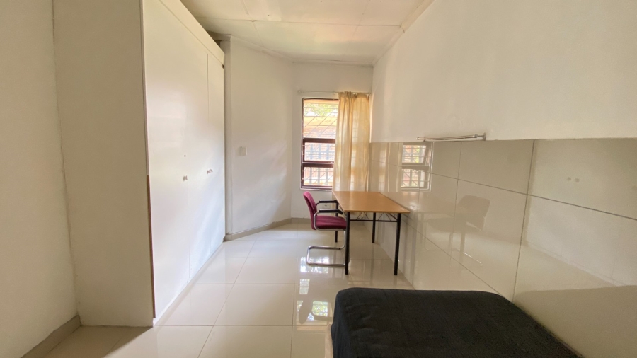 To Let 1 Bedroom Property for Rent in Johannesburg Central Gauteng