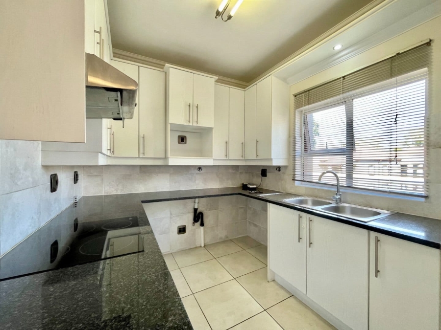 2 Bedroom Property for Sale in Saxonwold Gauteng