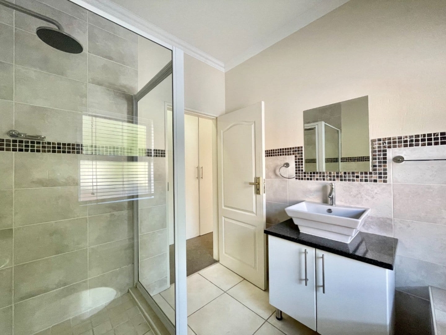 2 Bedroom Property for Sale in Saxonwold Gauteng