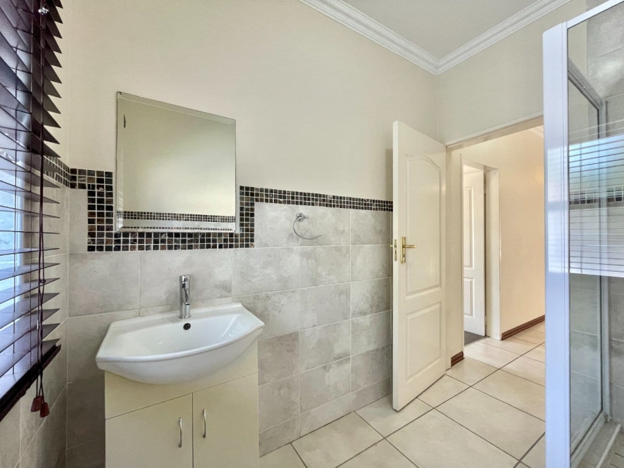 2 Bedroom Property for Sale in Saxonwold Gauteng