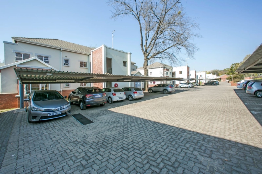 2 Bedroom Property for Sale in Saxonwold Gauteng