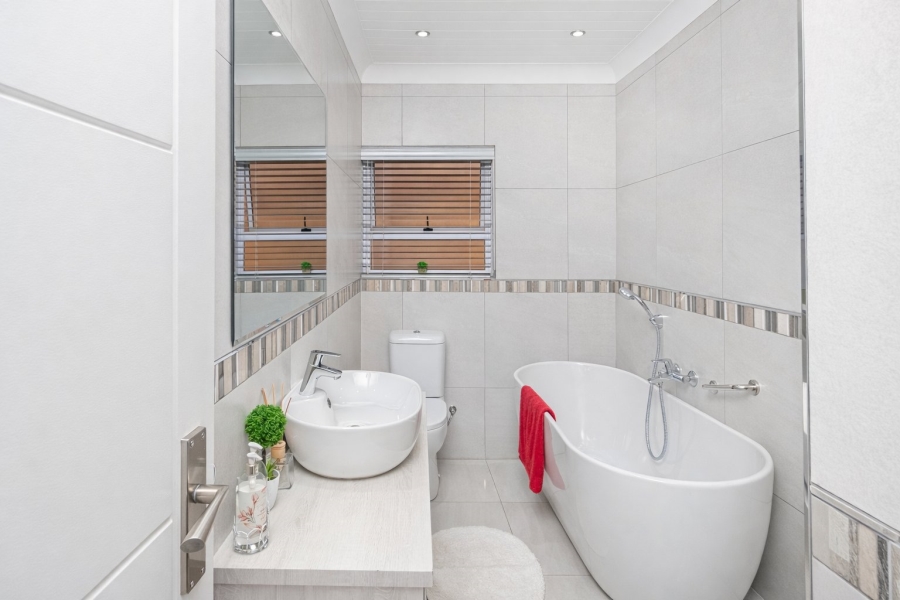 3 Bedroom Property for Sale in Roodekrans Gauteng