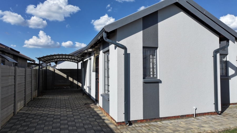 3 Bedroom Property for Sale in Sky City Gauteng