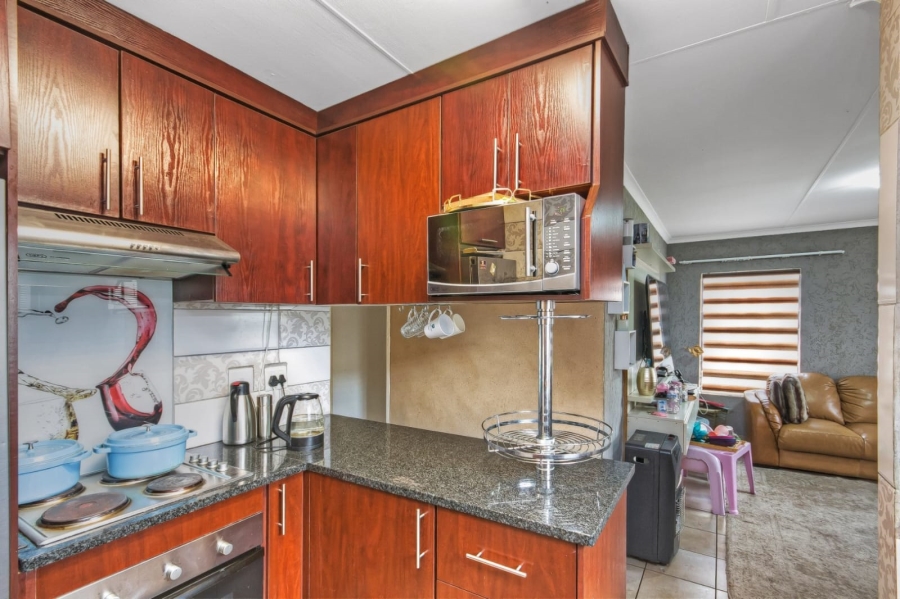 3 Bedroom Property for Sale in Kosmosdal Gauteng