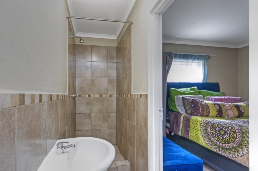 3 Bedroom Property for Sale in Kosmosdal Gauteng