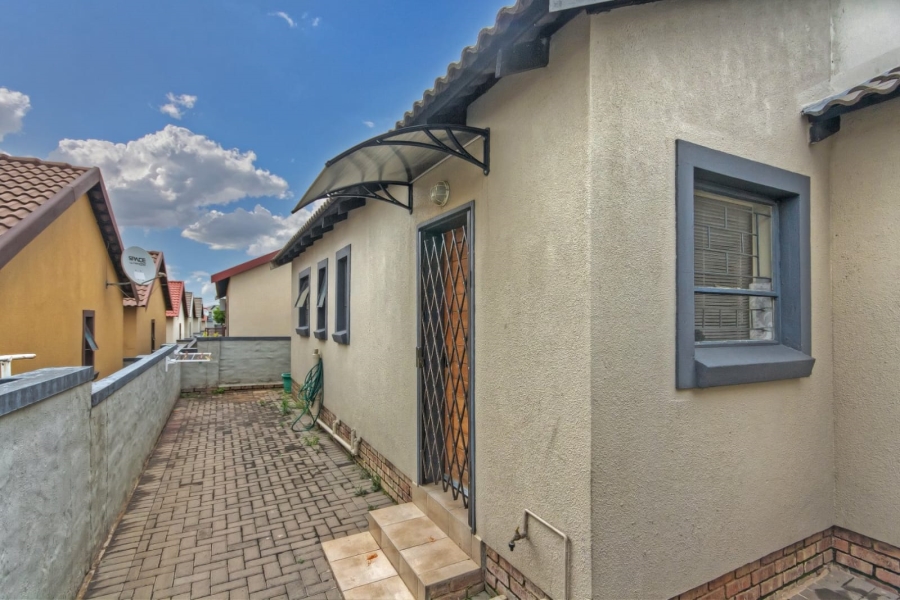 3 Bedroom Property for Sale in Kosmosdal Gauteng
