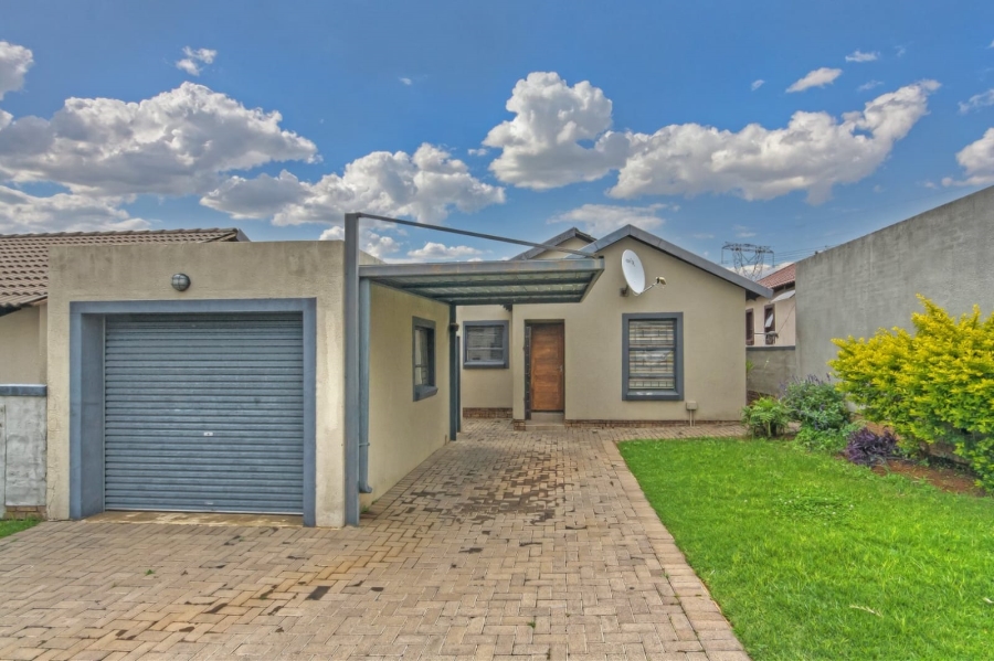 3 Bedroom Property for Sale in Kosmosdal Gauteng