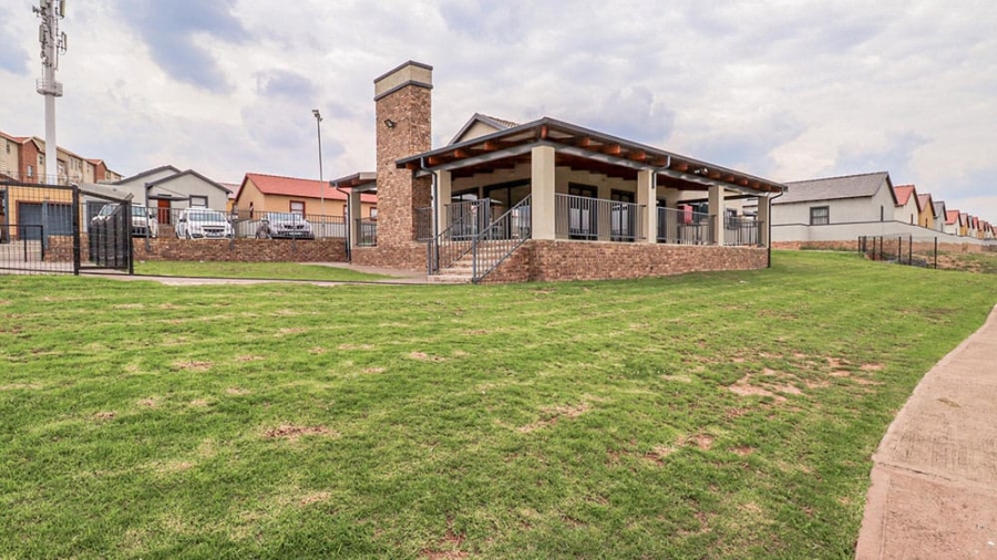 3 Bedroom Property for Sale in Kosmosdal Gauteng