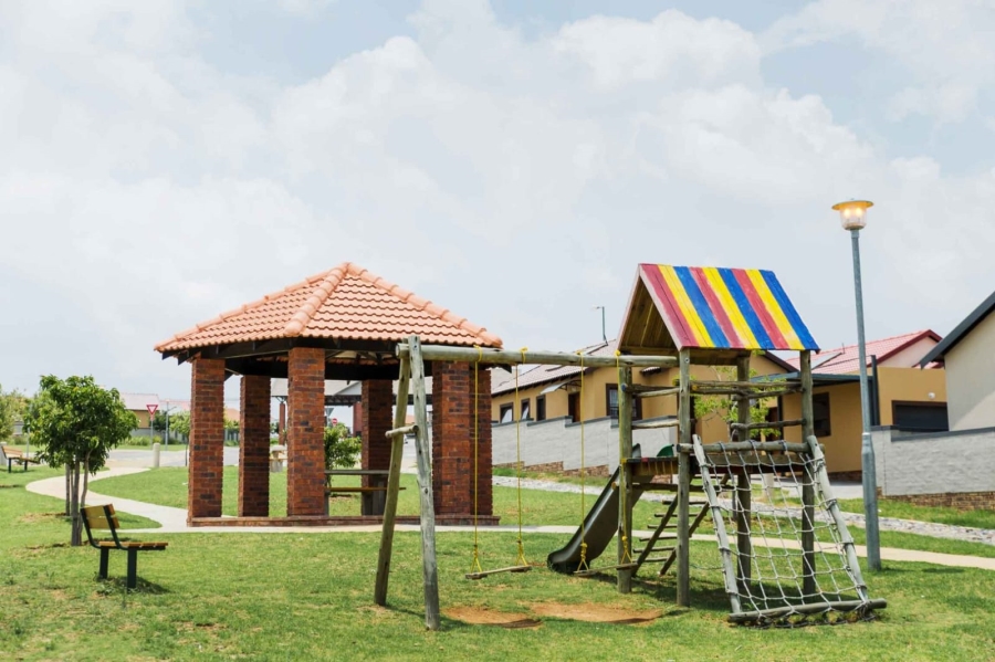 3 Bedroom Property for Sale in Kosmosdal Gauteng