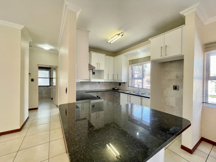 2 Bedroom Property for Sale in Saxonwold Gauteng